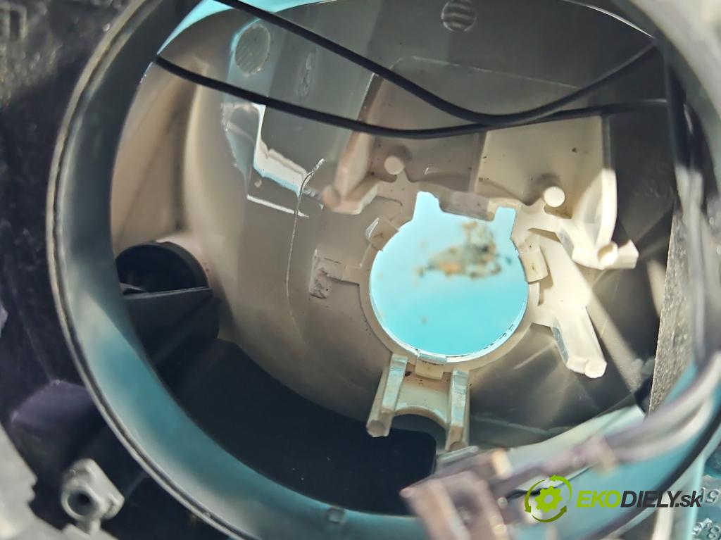 Ford Focus Mk3 2010-2018 2.0 tdci 116 hp automatic 85 kW 1997 cm3 5- světlo pravý BM51-13W029 (Pravé přední světlo)