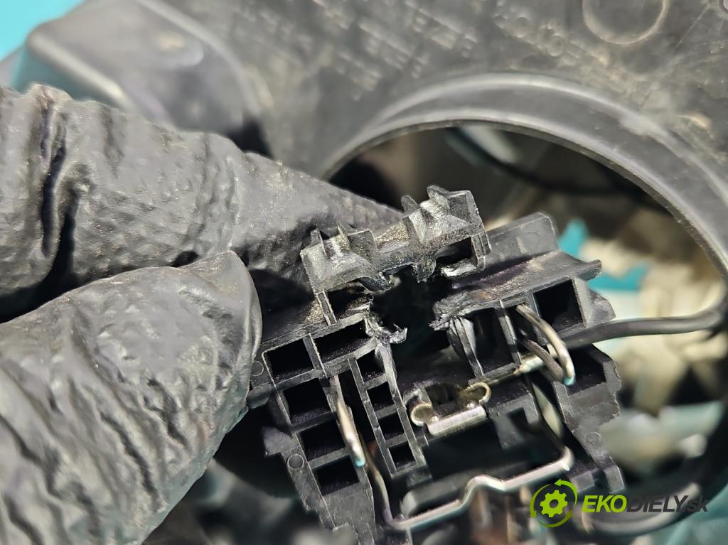 Ford Focus Mk3 2010-2018 2.0 tdci 116 hp automatic 85 kW 1997 cm3 5- světlo pravý BM51-13W029 (Pravé přední světlo)