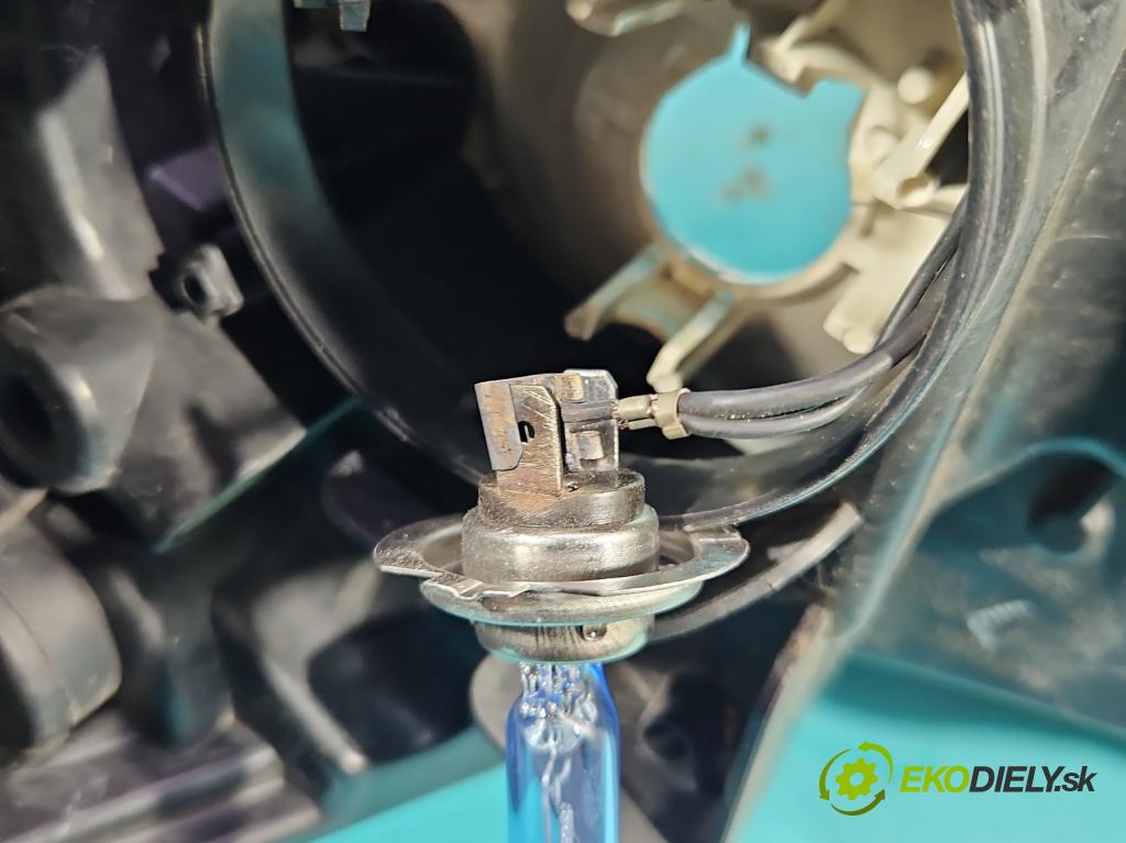 Ford Focus Mk3 2010-2018 2.0 tdci 116 hp automatic 85 kW 1997 cm3 5- světlo pravý BM51-13W029 (Pravé přední světlo)