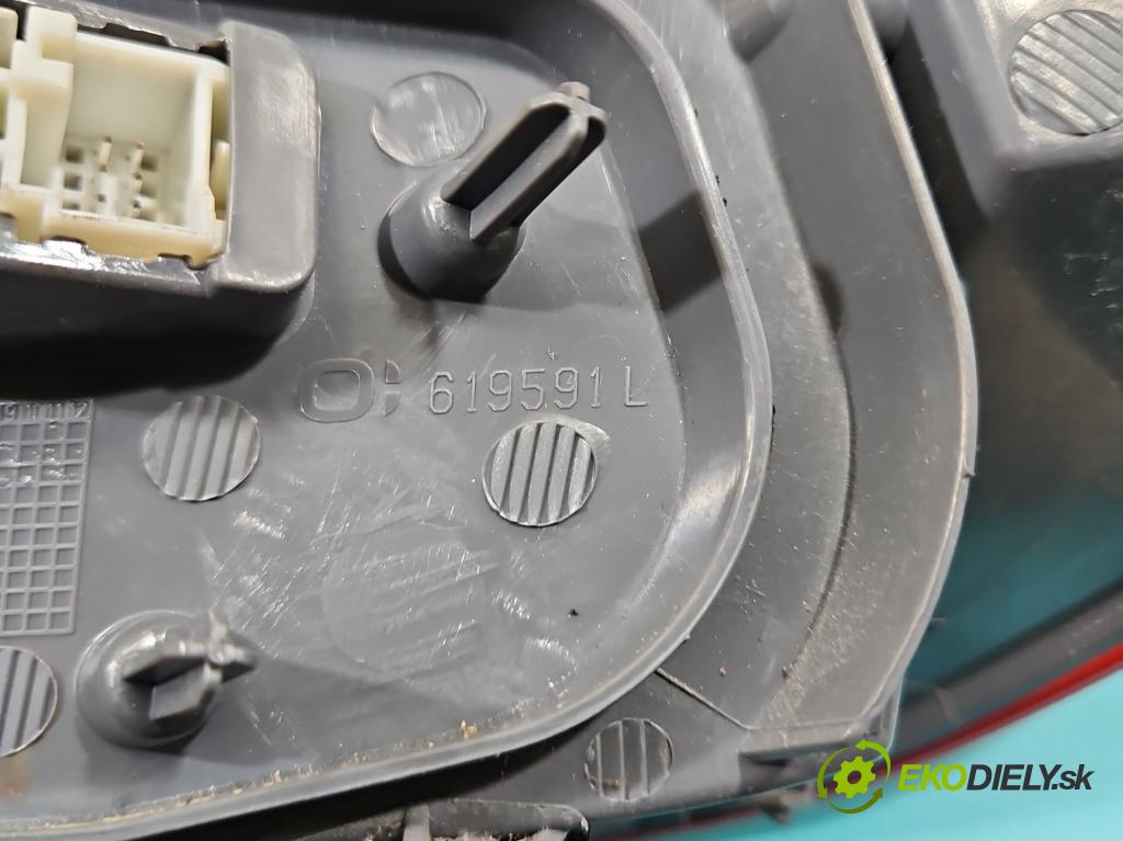 Mercedes C W205 2014–2021 2.0 16V 184hp automatic 135 kW 1991 cm3 4- svetlo / reflektor zadné ľavé A2059060357 (Kľučka dverí ostatné)