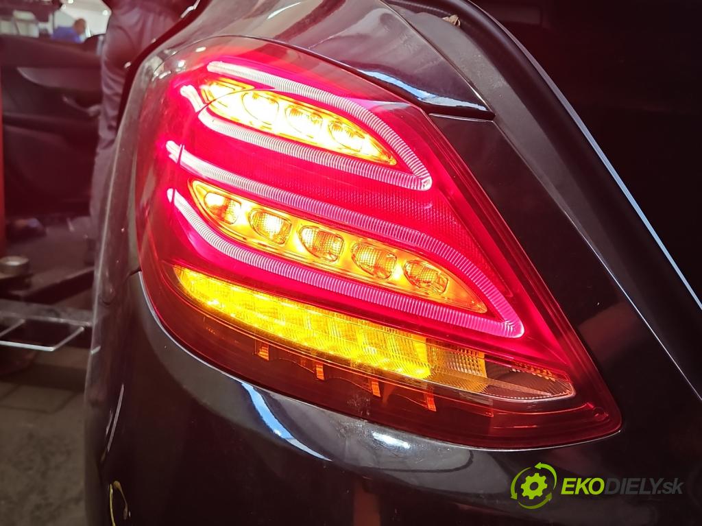 Mercedes C W205 2014–2021 2.0 16V 184hp automatic 135 kW 1991 cm3 4- svetlo / reflektor zadné ľavé A2059060357 (Kľučka dverí ostatné)