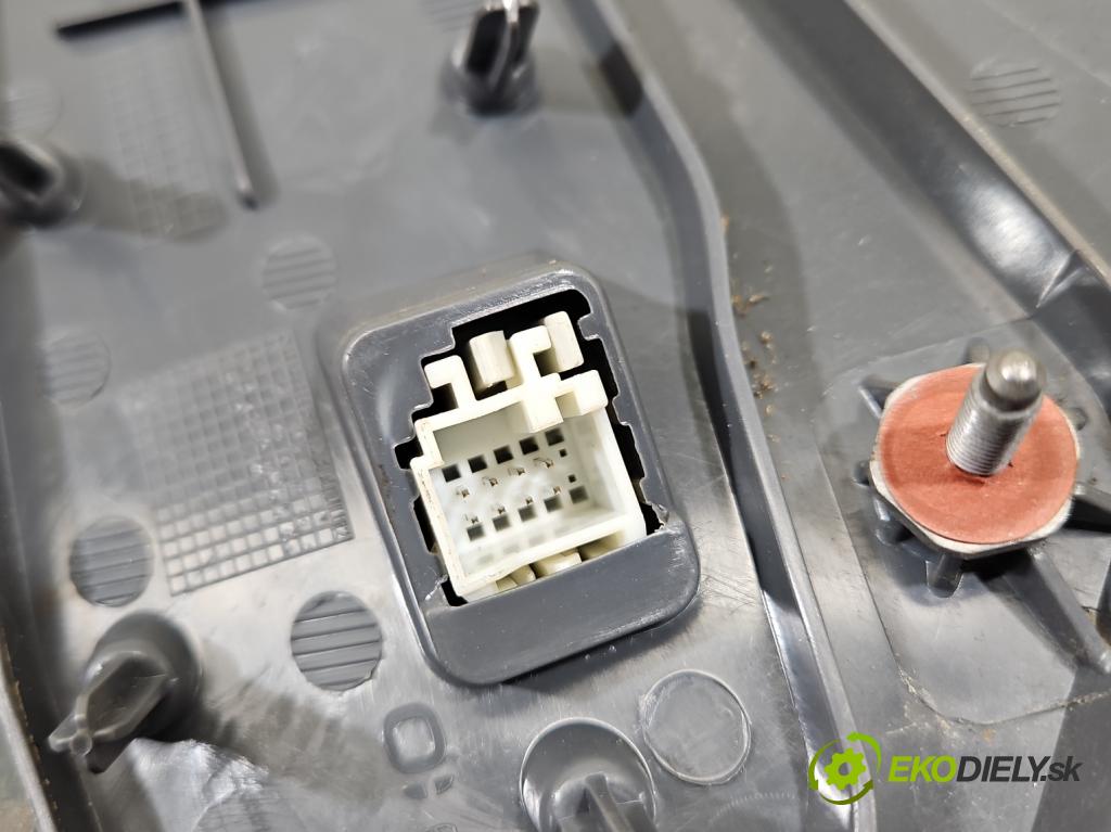 Mercedes C W205 2014–2021 2.0 16V 184hp automatic 135 kW 1991 cm3 4- svetlo / reflektor zadné ľavé A2059060357 (Kľučka dverí ostatné)