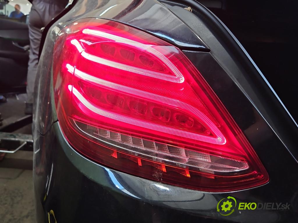 Mercedes C W205 2014–2021 2.0 16V 184hp automatic 135 kW 1991 cm3 4- svetlo / reflektor zadné ľavé A2059060357 (Kľučka dverí ostatné)