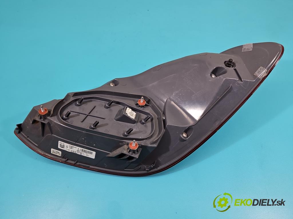 Mercedes C W205 2014–2021 2.0 16V 184hp automatic 135 kW 1991 cm3 4- svetlo / reflektor zadné ľavé A2059060357 (Kľučka dverí ostatné)