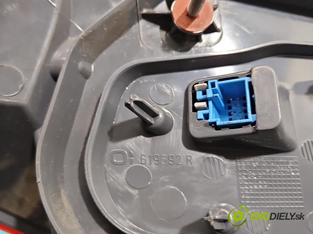 Mercedes C W205 2014–2021 2.0 16V 184hp automatic 135 kW 1991 cm3 4- svetlo / reflektor zadné pravé A2059060457R (Kľučka dverí ostatné)