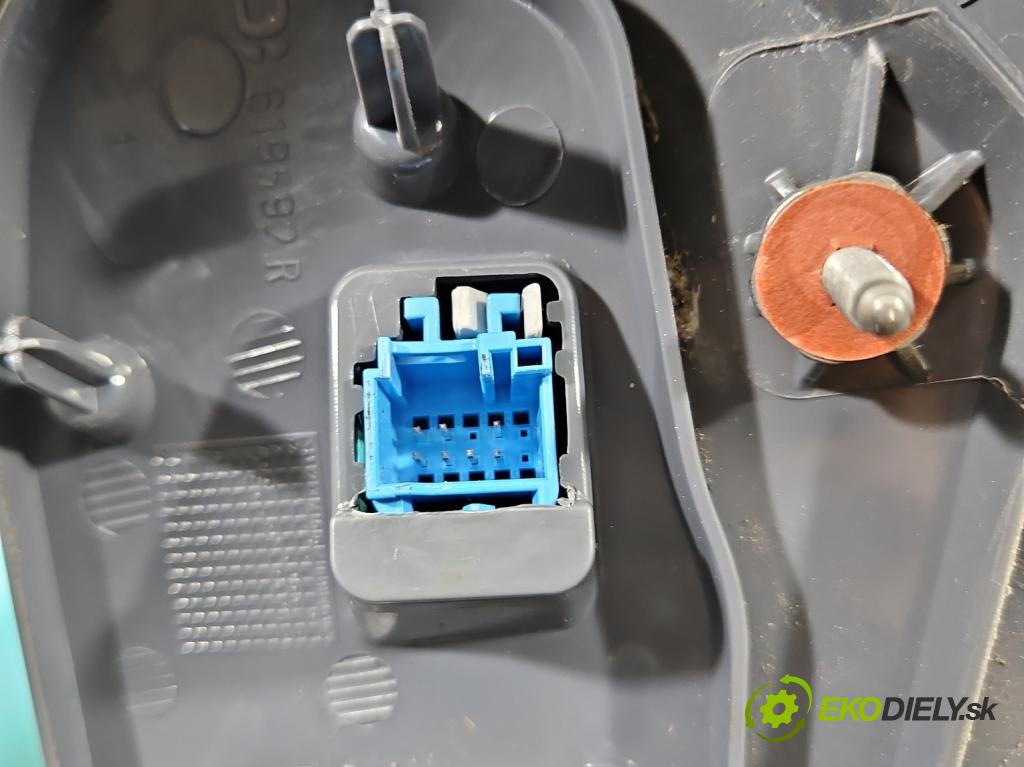 Mercedes C W205 2014–2021 2.0 16V 184hp automatic 135 kW 1991 cm3 4- svetlo / reflektor zadné pravé A2059060457R (Kľučka dverí ostatné)