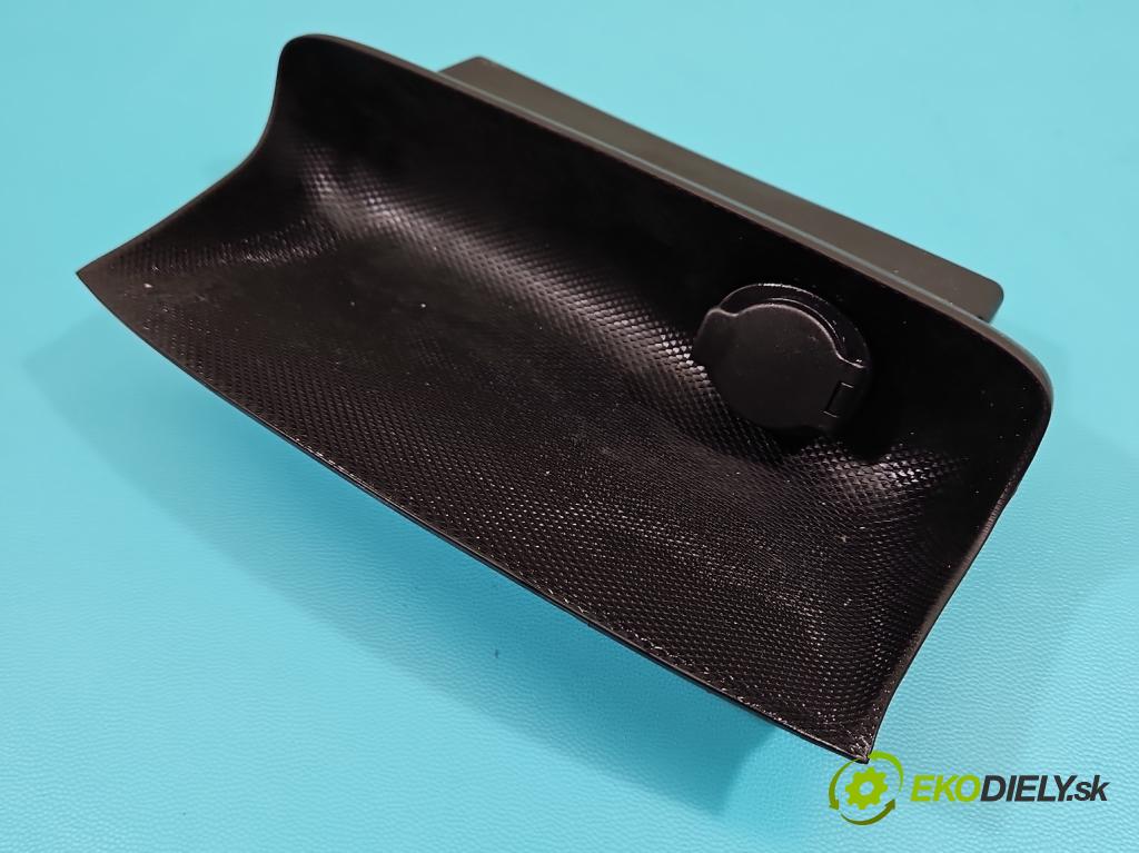 Infiniti QX60 2012- 3.5 V6 265KM automatic 195 kW 3498 cm3 5- zásuvka zapaľovače 