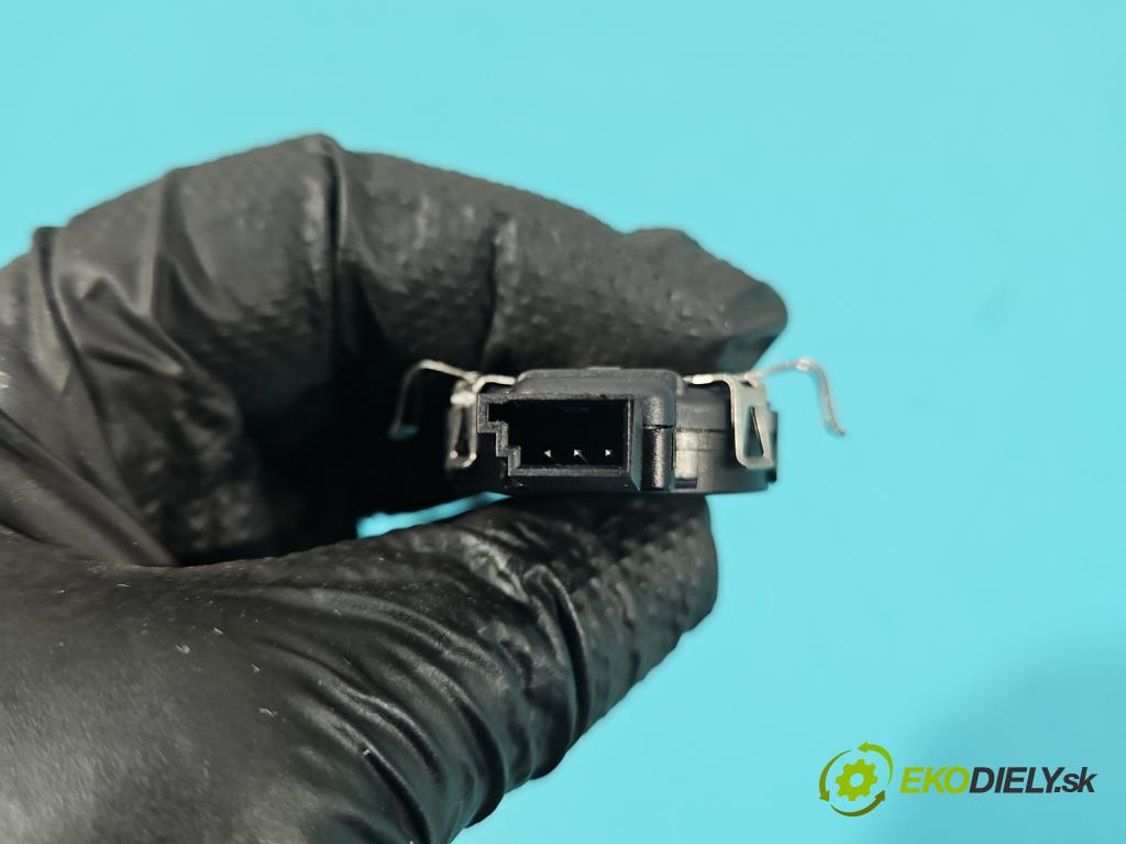 Skoda Superb III 2015-2024 2.0 TDI 190 HP automatic 140 kW 1968 cm3 5- snímač déšť: 8U0955559B (Snímač dažďa)