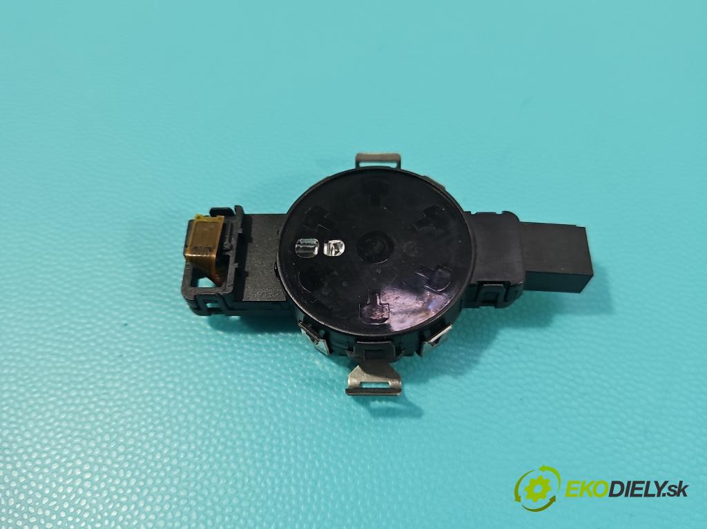 Skoda Superb III 2015-2024 2.0 TDI 190 HP automatic 140 kW 1968 cm3 5- snímač déšť: 8U0955559B (Snímač dažďa)