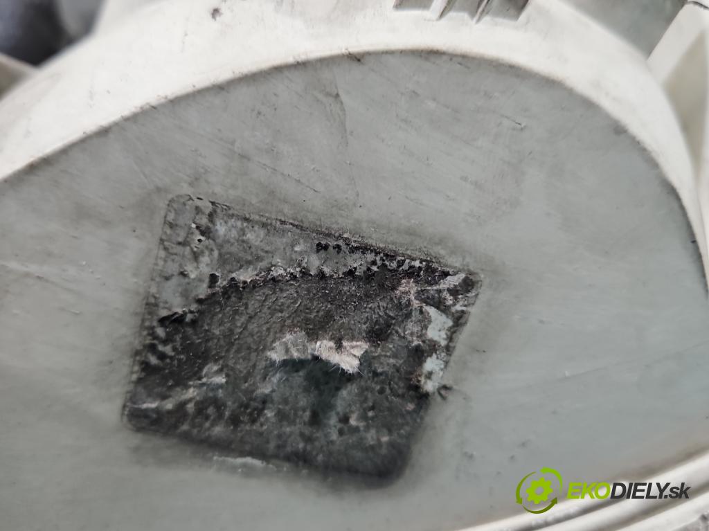 Skoda Superb II 2008-2015 2.0 tdi 140 HP manual 103 kW 1968 cm3 5- svetlo / reflektor zadné ľavé 3T9945095 (Kľučka dverí ostatné)