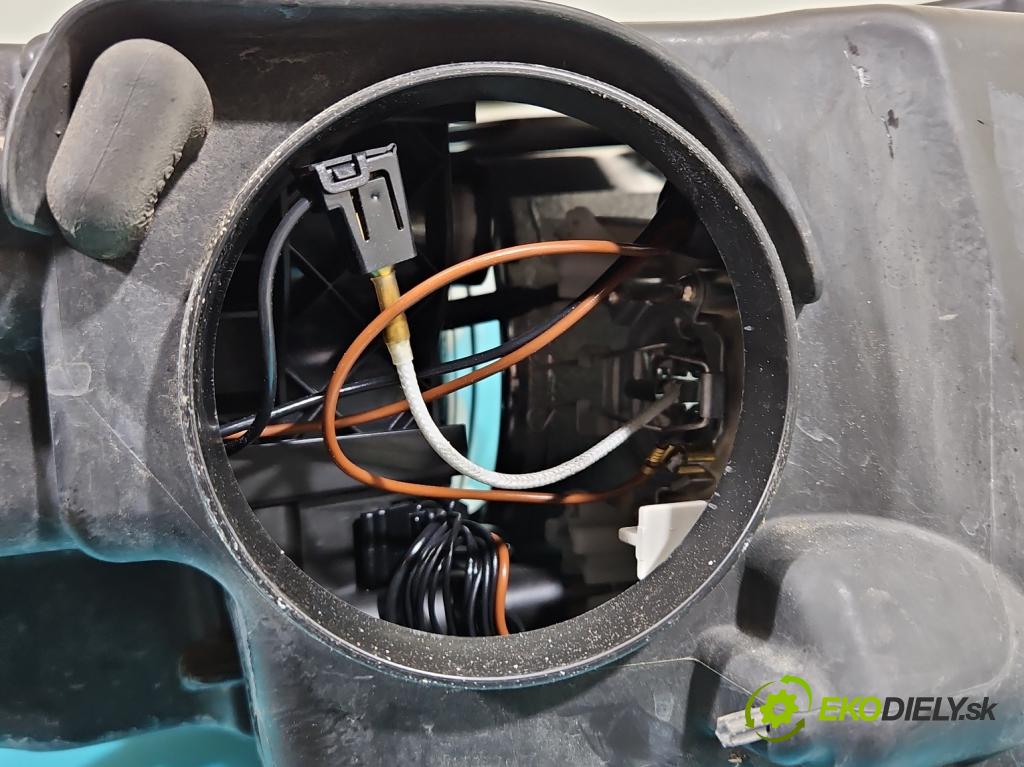 Skoda Superb II 2008-2015 2.0 tdi 140 hp manual 103 kW 1968 cm3 5- světlo levý  (Klika dveří ostatní)