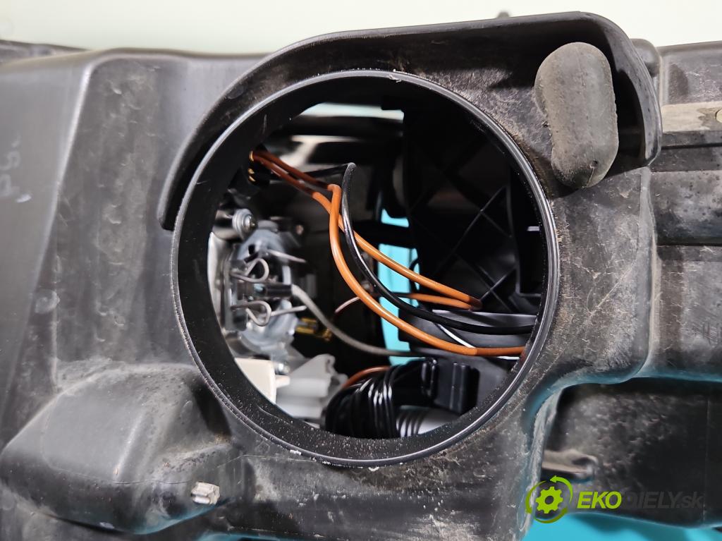 Skoda Superb II 2008-2015 2.0 tdi 140 hp manual 103 kW 1968 cm3 5- světlo pravý 3T1941018E (Pravé přední světlo)