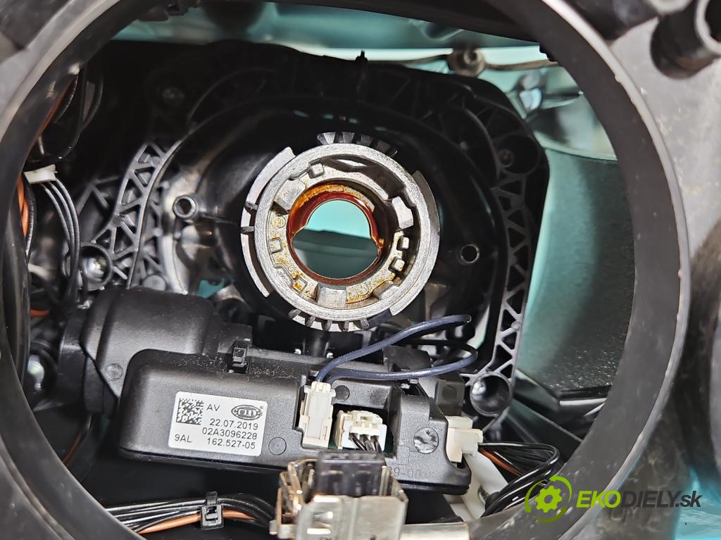 Skoda Superb II 2008-2015 2.0 tdi 140 hp manual 103 kW 1968 cm3 5- světlo pravý 3T1941018E (Pravé přední světlo)