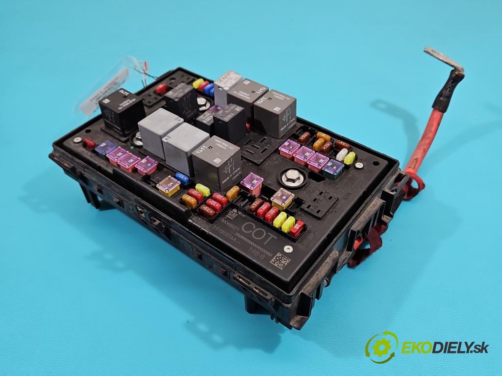 Opel Astra IV 2009-2015 1.4 T 140 hp manual 103 kW 1364 cm3 5- skříňka pojistková 39065971 (Pojistkové skříňky)