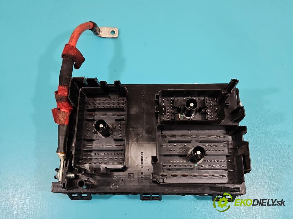 Opel Astra IV 2009-2015 1.4 T 140 hp manual 103 kW 1364 cm3 5- skříňka pojistková 39065971 (Pojistkové skříňky)