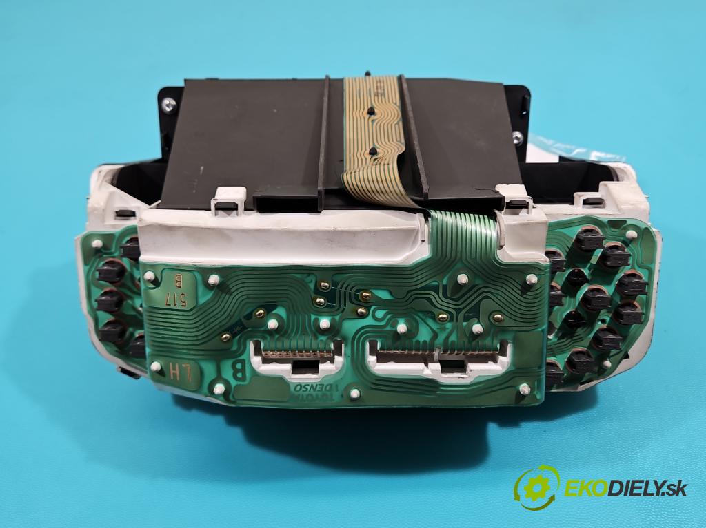 Toyota Yaris I 1999-2005 1.3 vvti 87 HP manual 64 kW 1298 cm3 3- prístrojovka/ budíky 838000D390 (Prístrojová doska)