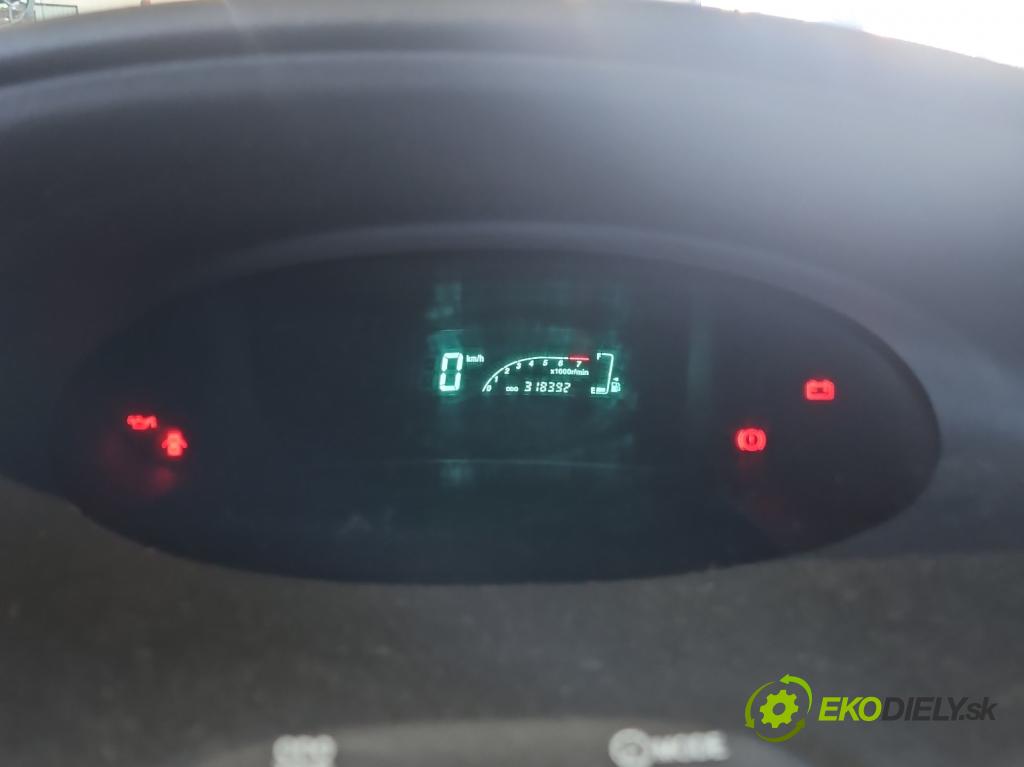 Toyota Yaris I 1999-2005 1.3 vvti 87 HP manual 64 kW 1298 cm3 3- prístrojovka/ budíky 838000D390 (Prístrojová doska)