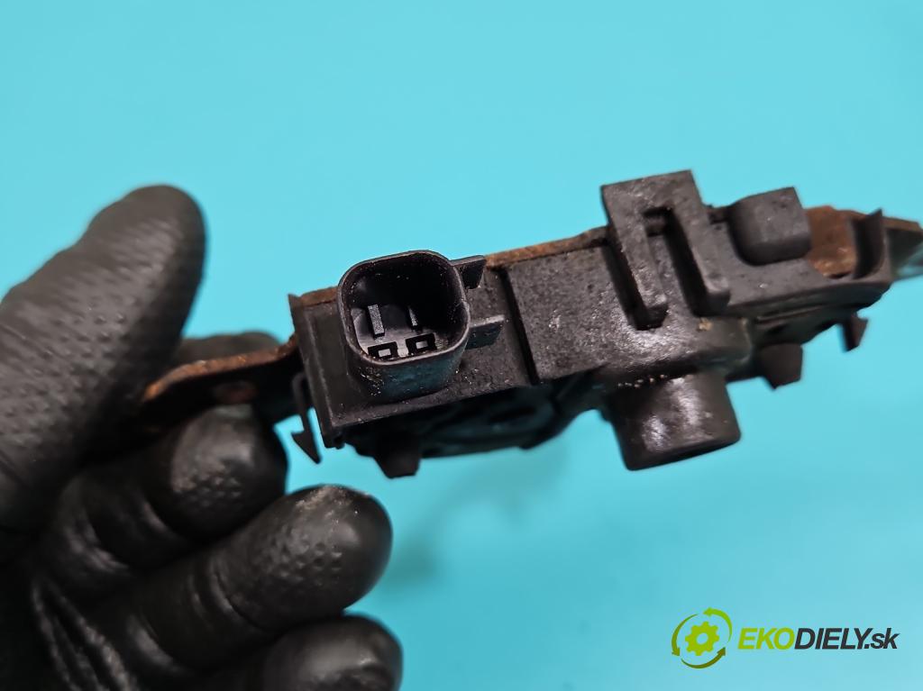 Ford Mondeo Mk3 2000-2007 2.0 tdci 131 hp automatic 96 kW 1998 cm3 5- zámek kapoty