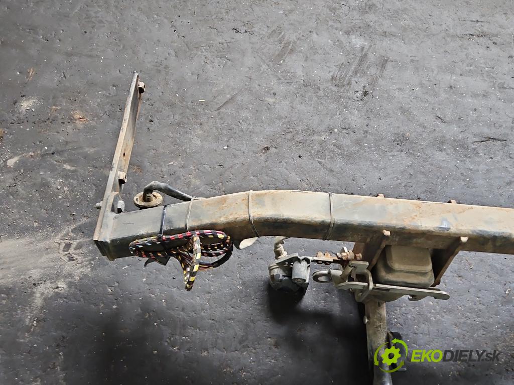 Vw Tiguan I 2007-2016 1.4 TSI 150 hp manual 110 kW 1390 cm3 5- oko tažné  (Tažné zařízení)