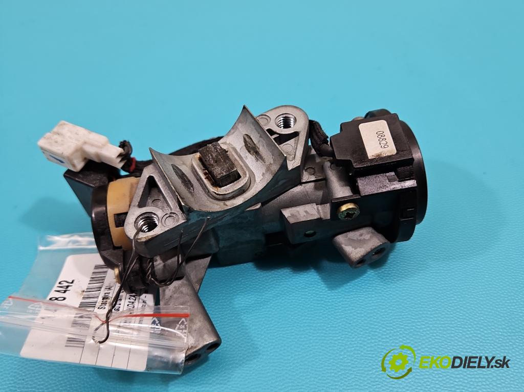 Mitsubishi Carisma 1.8 GDI 122 HP manual 90 kW 1834 cm3 5- Spínačka  (Spínacia skrinka)