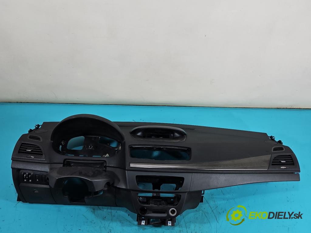 Renault Megane III 2008-2016 1.6 16V 101 hp manual 74 kW 1598 cm3 5- kokpit,přistrojova deska