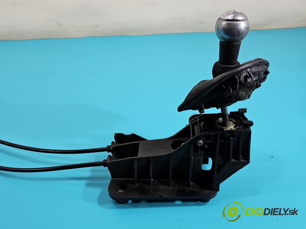 Peugeot 307 1.6 16V 109 HP manual 80 kW 1587 cm3 3- Páka: Změny: stupeň,rýchlosť  (Rýchlostná páka (kulisa))