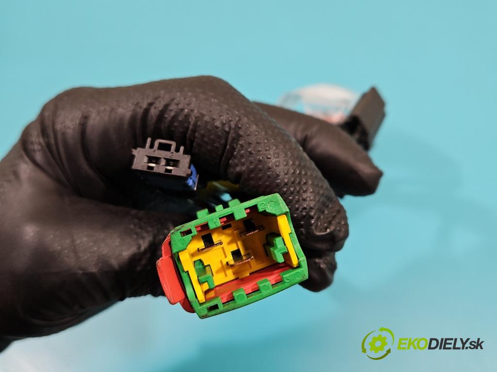 Peugeot 307 1.6 16V 109 HP manual 80 kW 1587 cm3 3- Spínačka (Spínacia skrinka)