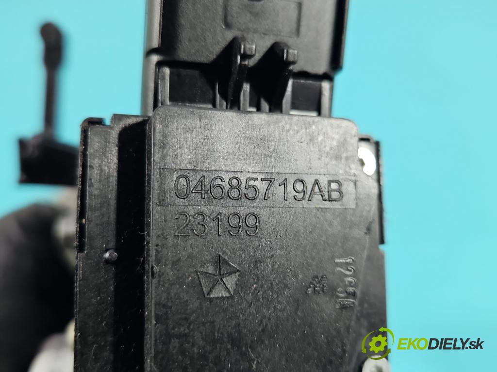 Chrysler Voyager IV 2000-2007 2.8 CRD 150 HP automatic 110 kW 2776 cm3 5- Spínačka P04727338AE (Spínacia skrinka)