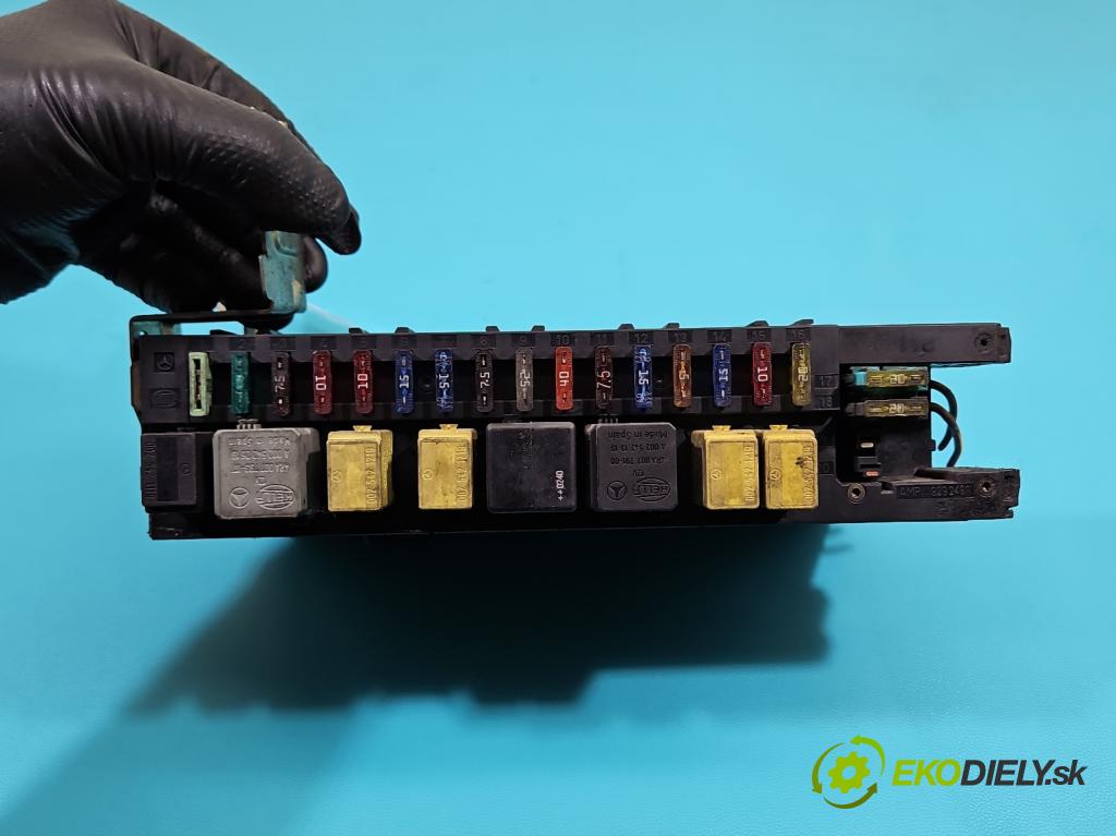 Mercedes C W203 2000-2007 2,2.0 CDI 116 hp manual 85 kW 2148 cm3 4- skříňka pojistková 5DK008485-40 (Pojistkové skříňky)