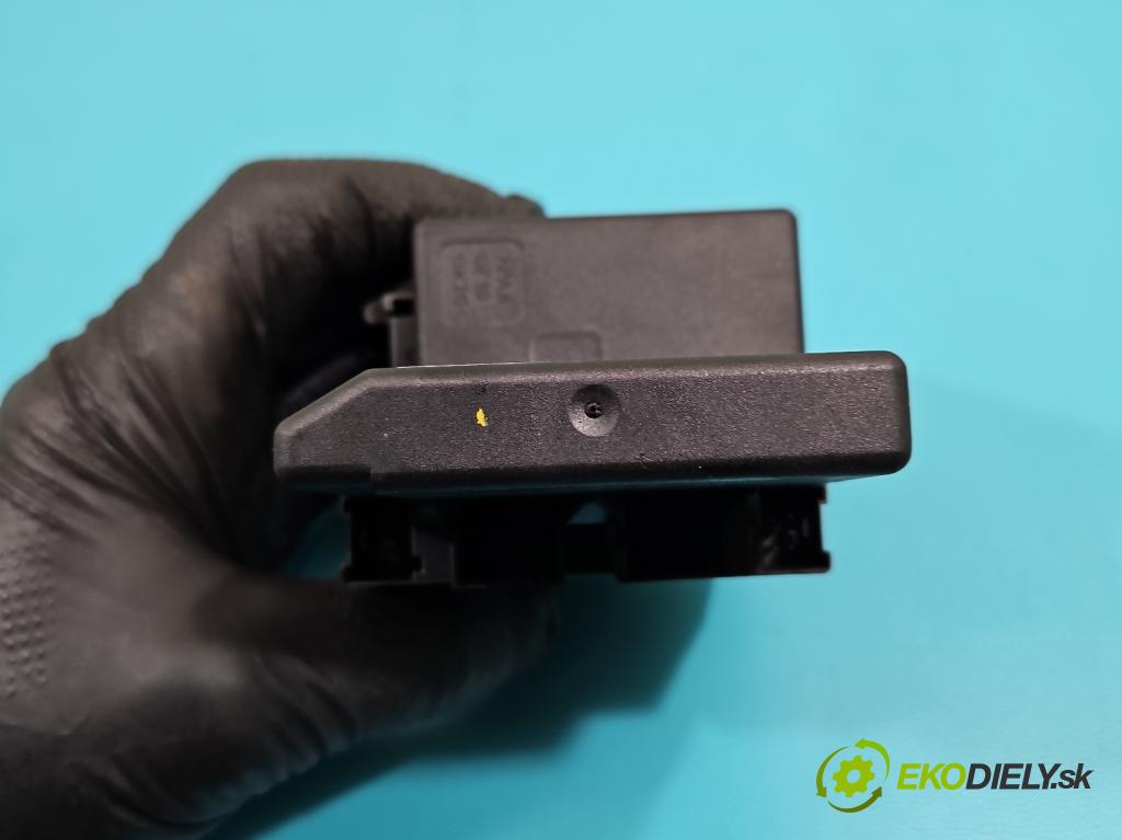 Mercedes C W203 2000-2007 2,2.0 CDI 116 HP manual 85 kW 2148 cm3 4- Spínačka 2035450108 (Spínacia skrinka)