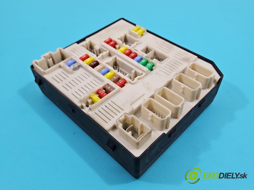 Renault Megane III 2008-2016 1.6 16V 101 hp manual 74 kW 1598 cm3 5- skříňka pojistková 284B60009R (Pojistkové skříňky)