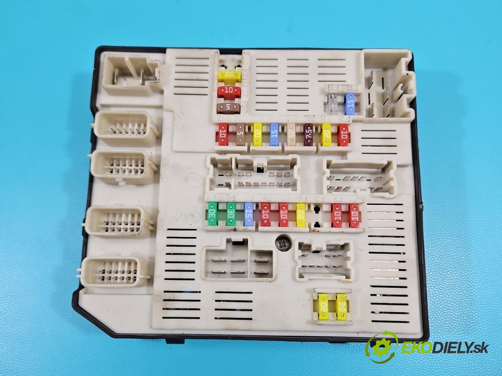 Renault Megane III 2008-2016 1.6 16V 101 hp manual 74 kW 1598 cm3 5- skříňka pojistková 284B60009R (Pojistkové skříňky)