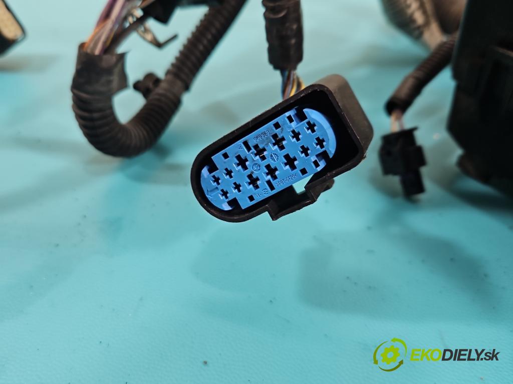 Ford Focus Mk3 2010-2018 2.0 tdci 116 hp automatic 85 kW 1997 cm3 5- skříňka pojistková AV6T-14A142-AB (Pojistková skříňka)