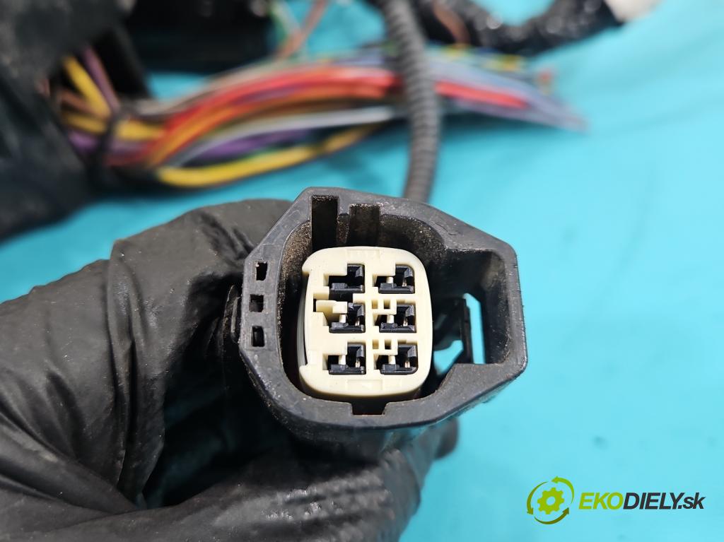 Ford Focus Mk3 2010-2018 2.0 tdci 116 hp automatic 85 kW 1997 cm3 5- skříňka pojistková AV6T-14A142-AB (Pojistková skříňka)