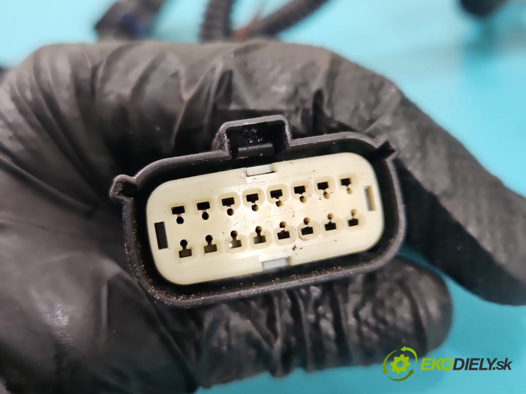 Ford Focus Mk3 2010-2018 2.0 tdci 116 hp automatic 85 kW 1997 cm3 5- skříňka pojistková AV6T-14A142-AB (Pojistková skříňka)