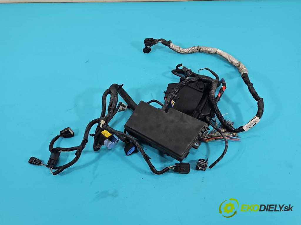 Ford Focus Mk3 2010-2018 2.0 tdci 116 hp automatic 85 kW 1997 cm3 5- skříňka pojistková AV6T-14A142-AB (Pojistková skříňka)