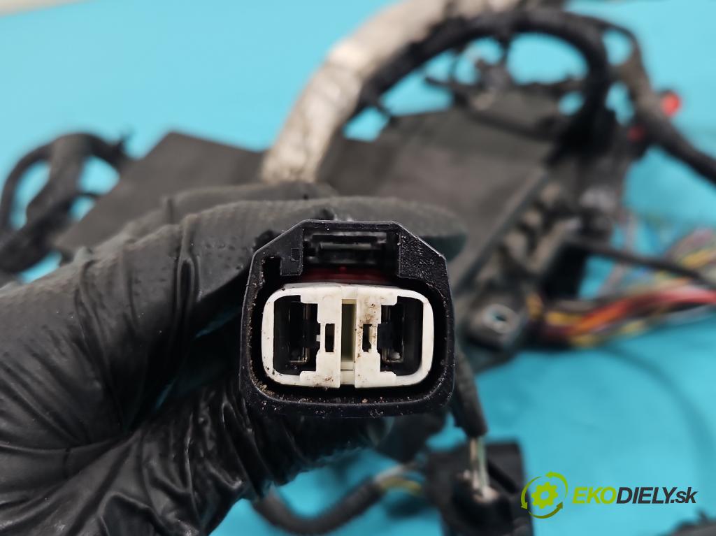 Ford Focus Mk3 2010-2018 2.0 tdci 116 hp automatic 85 kW 1997 cm3 5- skříňka pojistková AV6T-14A142-AB (Pojistková skříňka)