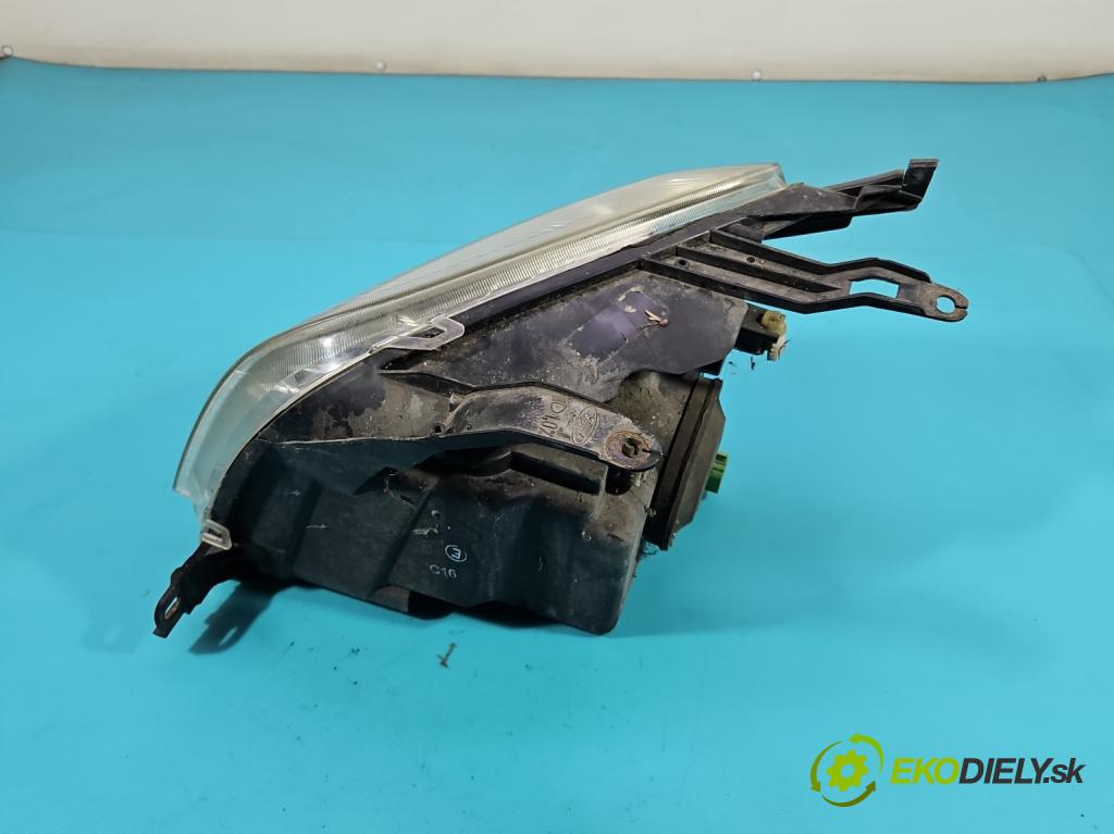 Ford Fusion 1.4 16V 80 HP manual 59 kW 1388 cm3 5- Reflektor: pravý  (Svetlo predné pravé)