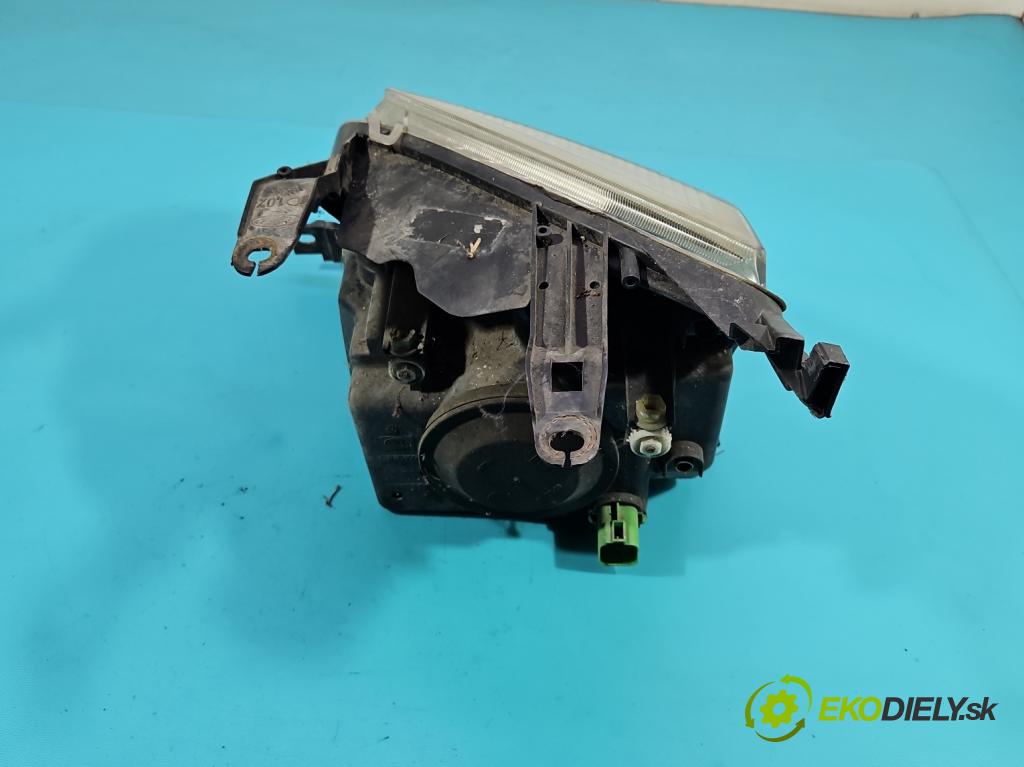 Ford Fusion 1.4 16V 80 HP manual 59 kW 1388 cm3 5- Reflektor: pravý  (Svetlo predné pravé)