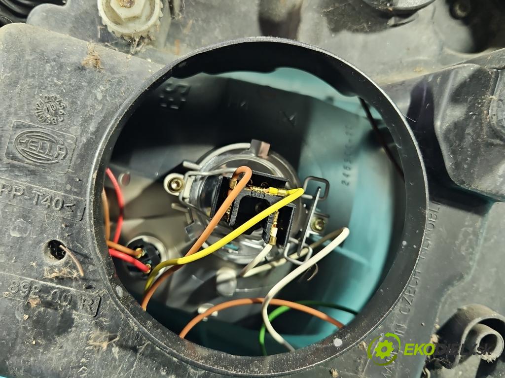 Ford Fusion 1.4 16V 80 HP manual 59 kW 1388 cm3 5- Reflektor: pravý  (Svetlo predné pravé)