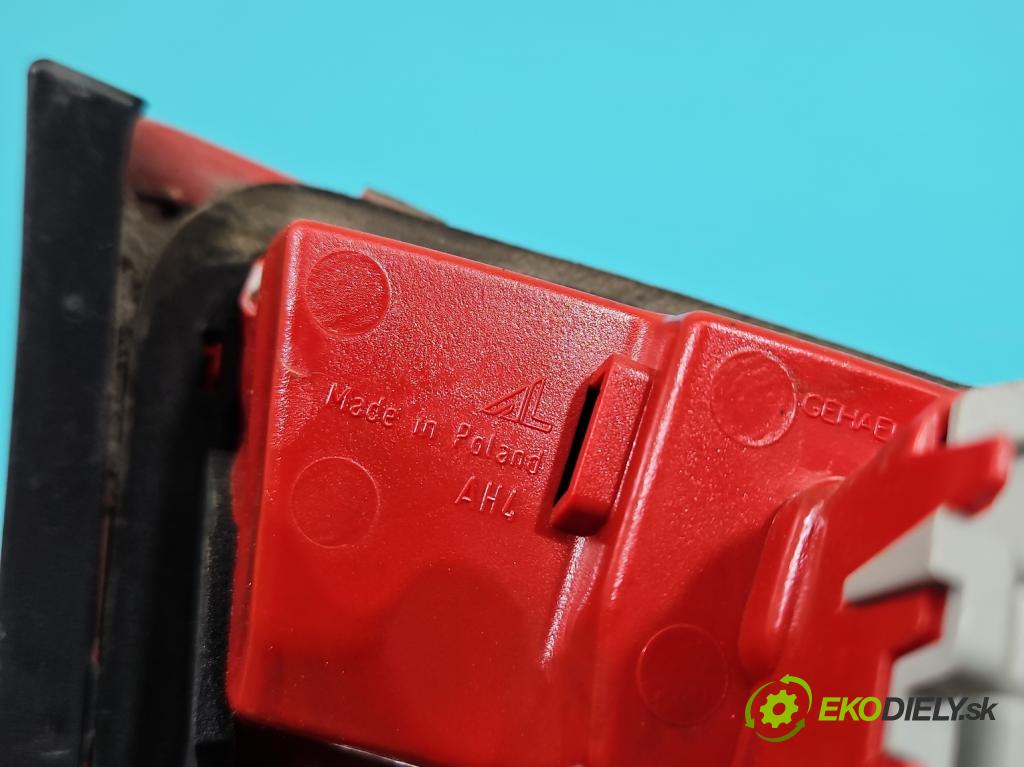 Audi A4 B8 2007-2015 3.0 tdi 239KM automatic 176 kW 2967 cm3 5- svetlo / reflektor zadné pravé 8K9945094B (Kľučka dverí ostatné)