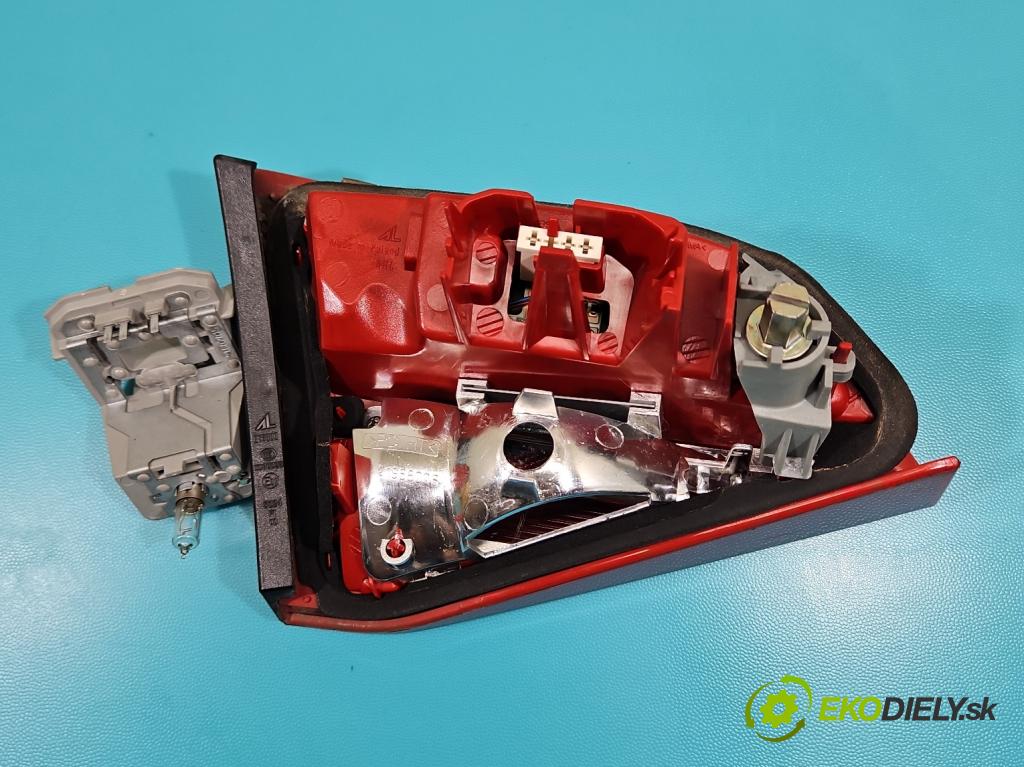 Audi A4 B8 2007-2015 3.0 tdi 239KM automatic 176 kW 2967 cm3 5- svetlo / reflektor zadné pravé 8K9945094B (Kľučka dverí ostatné)