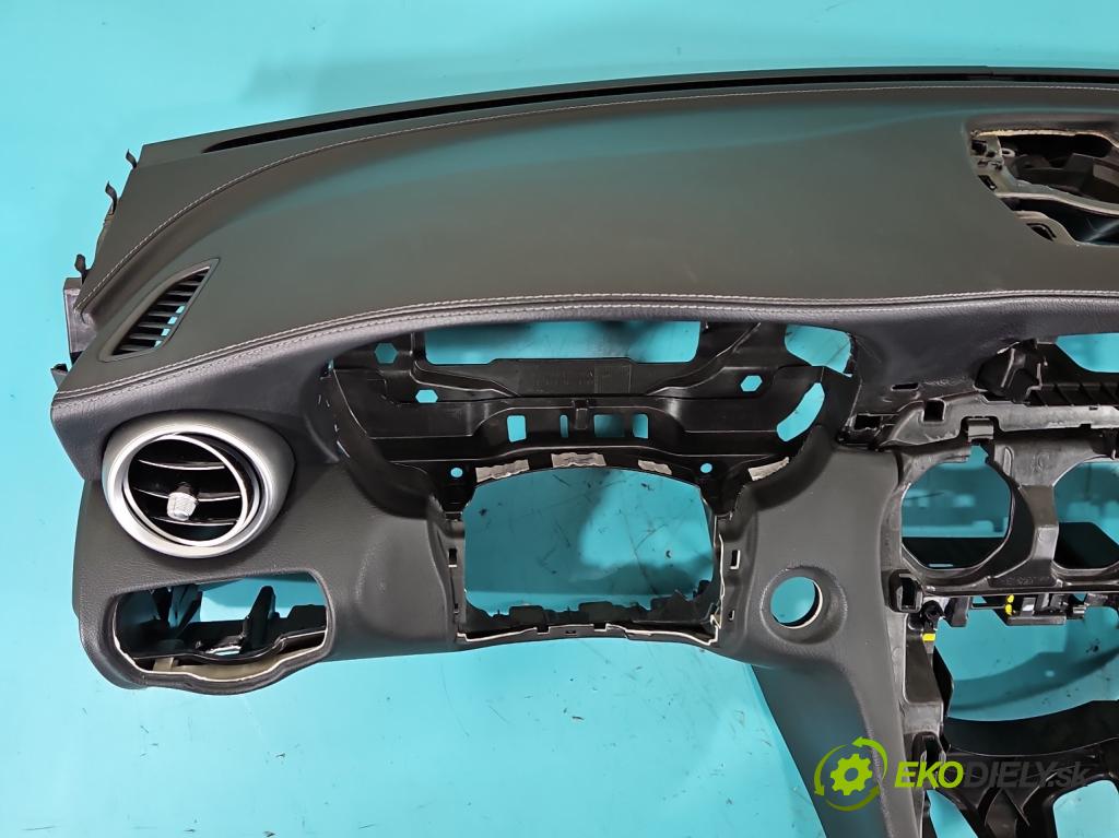 Mercedes C W205 2014–2021 2.0 16V 184 hp automatic 135 kW 1991 cm3 4- kokpit,přistrojova deska