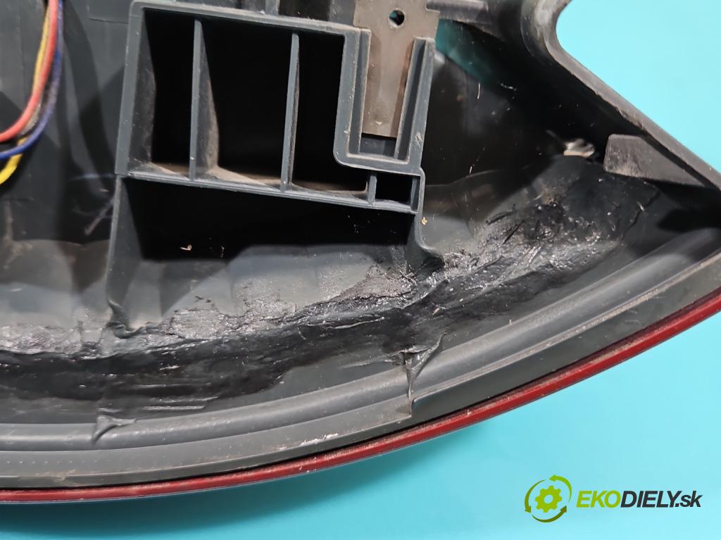 Ford Fusion USA 2012-2020 2.0 EcoBoost: 239KM automatic 176 kW 1999 cm3 4- svetlo / reflektor zadné pravé  (Kľučka dverí ostatné)