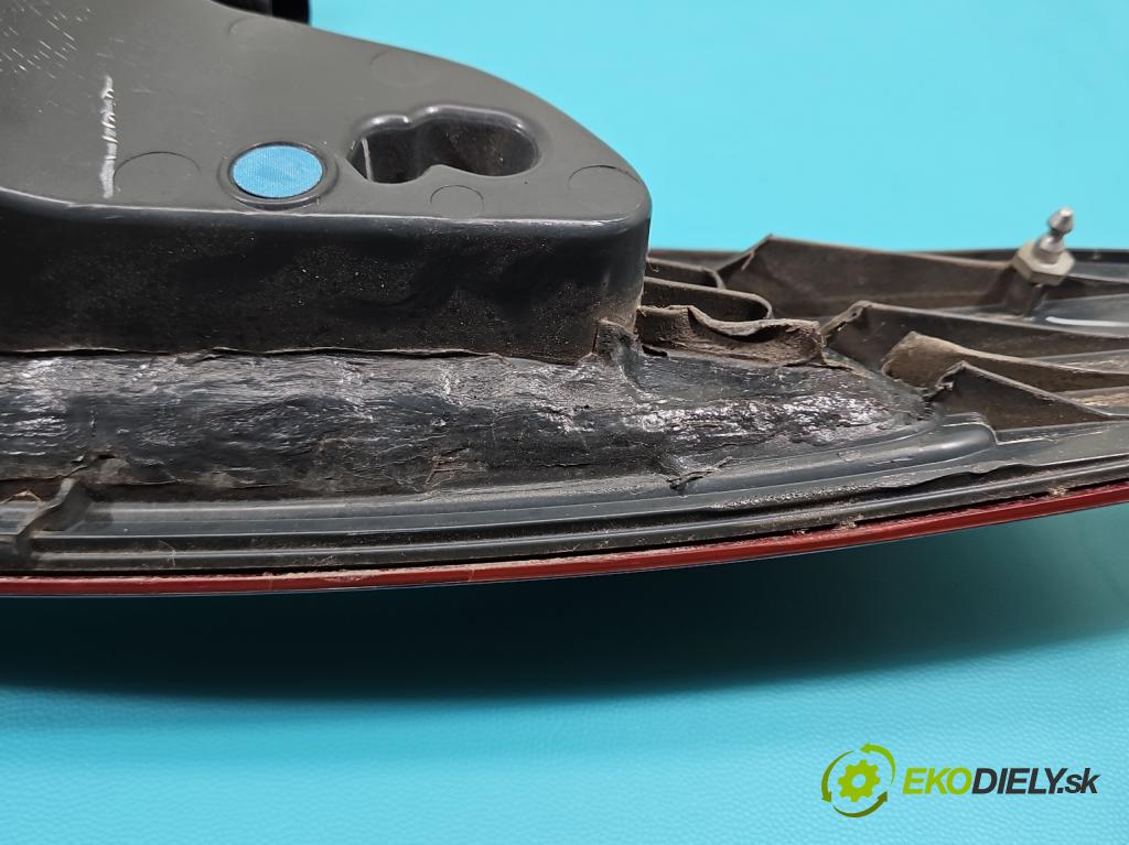 Ford Fusion USA 2012-2020 2.0 EcoBoost: 239KM automatic 176 kW 1999 cm3 4- svetlo / reflektor zadné pravé  (Kľučka dverí ostatné)