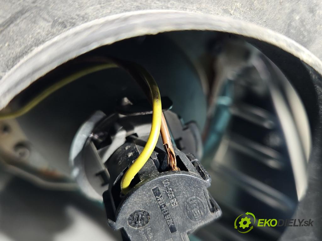 Renault Scenic II 2003-2009 1.5 dci 106 hp manual 78 kW 1461 cm3 5- světlo levý  (Klika dveří ostatní)