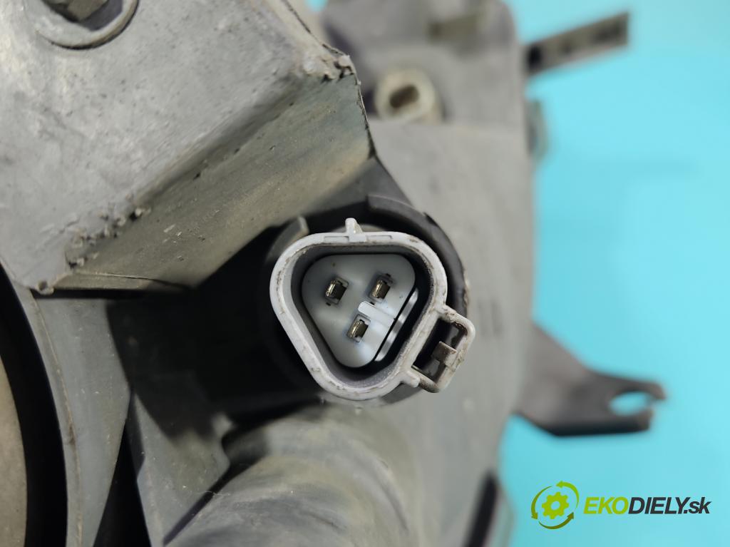 Toyota Yaris I 1999-2005 1.4 D4D 75 HP manual 55 kW 1364 cm3 5- Reflektor: pravý  (Svetlo predné pravé)