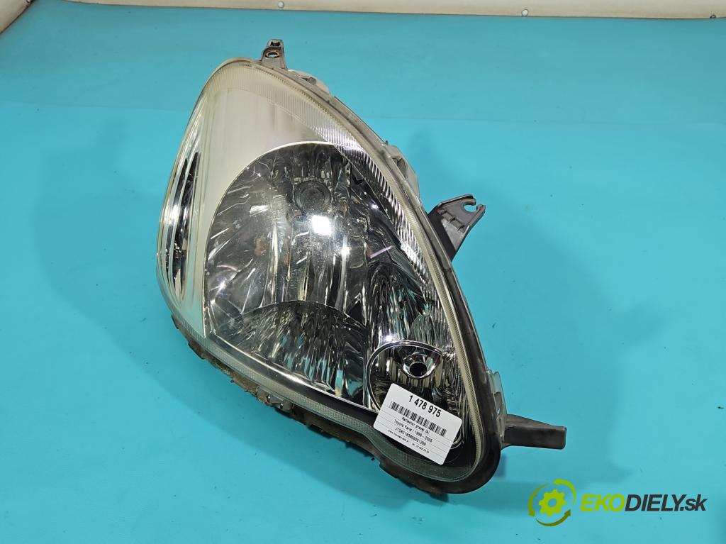 Toyota Yaris I 1999-2005 1.4 D4D 75 HP manual 55 kW 1364 cm3 5- Reflektor: pravý  (Svetlo predné pravé)