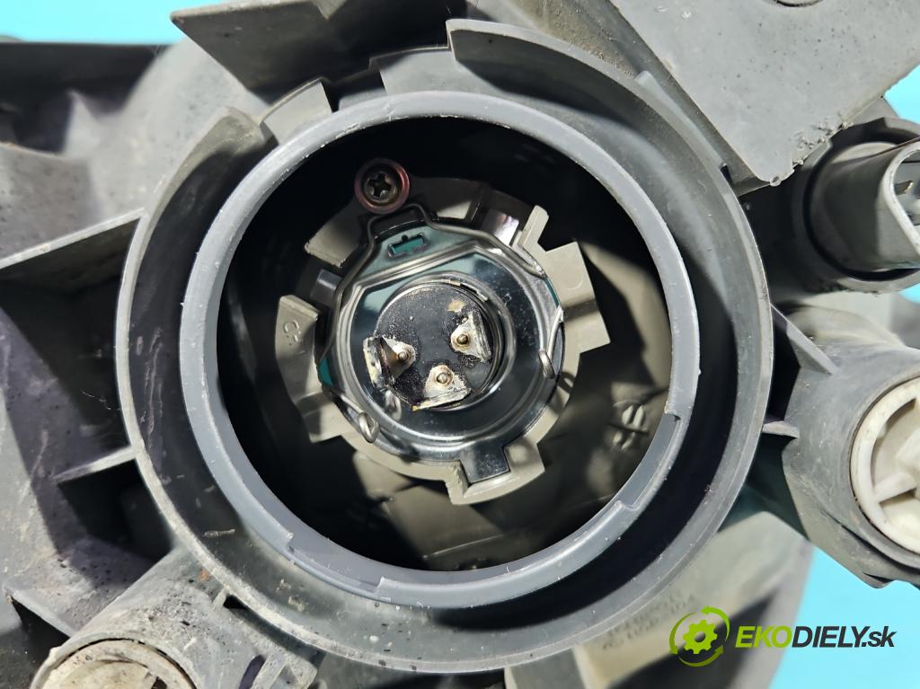 Toyota Yaris I 1999-2005 1.4 D4D 75 HP manual 55 kW 1364 cm3 5- Reflektor: pravý  (Svetlo predné pravé)