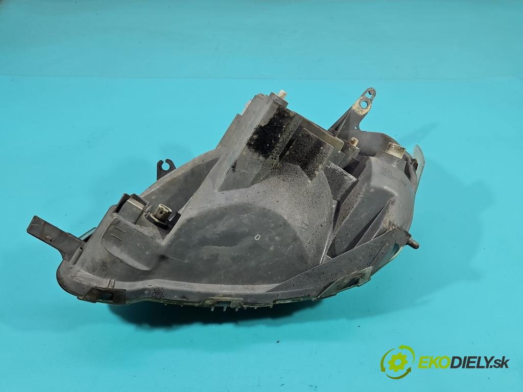 Toyota Yaris I 1999-2005 1.4 D4D 75 HP manual 55 kW 1364 cm3 5- Reflektor: pravý  (Svetlo predné pravé)